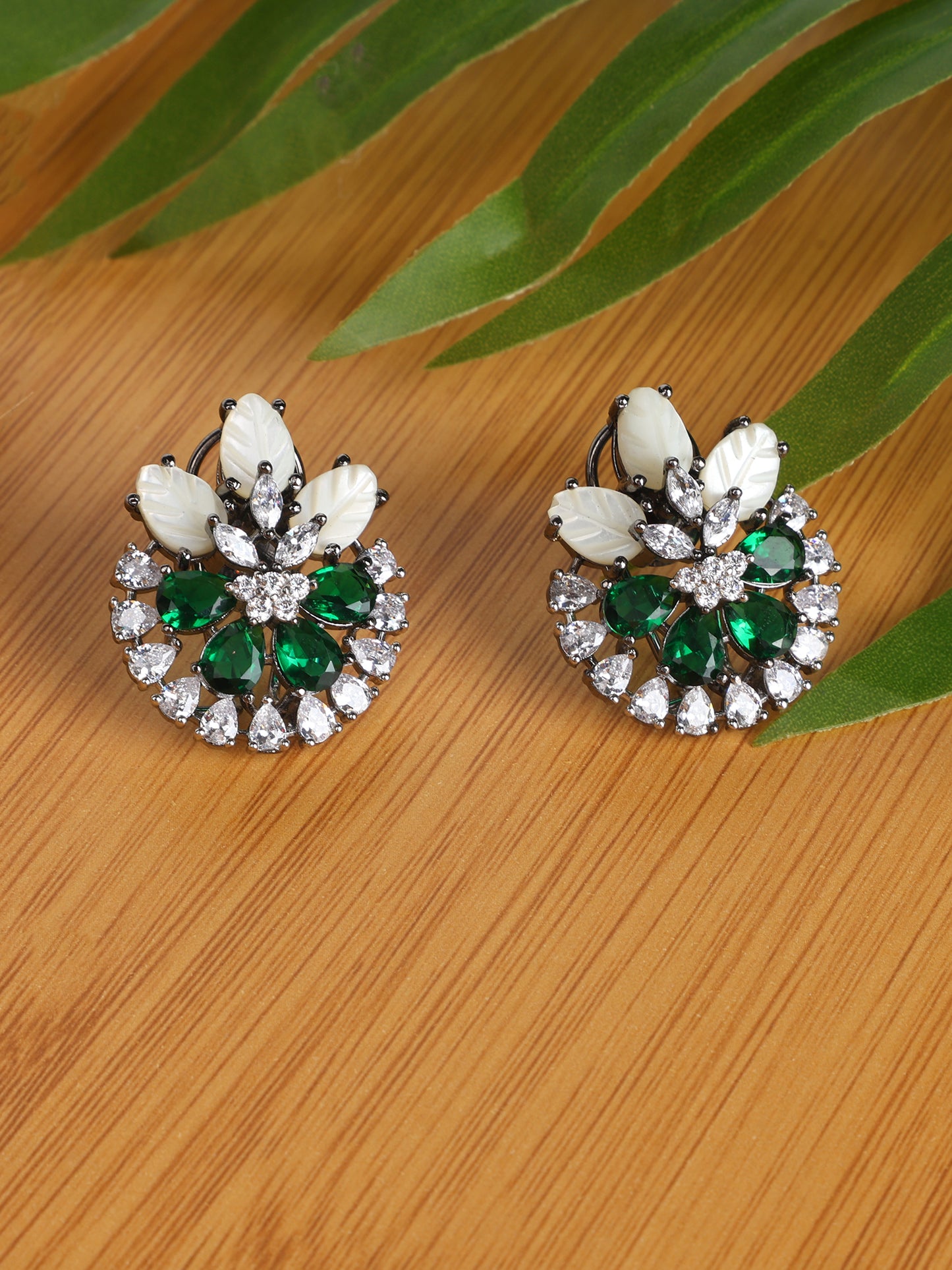 Oxidised Coloured Zircons With Pearl-Green