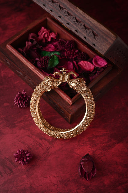 Gold Plated Designer Openable Patla